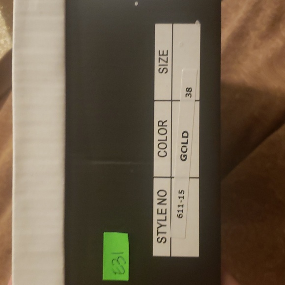 Gold slip on dress shoes. Size 38. - Picture 3 of 3